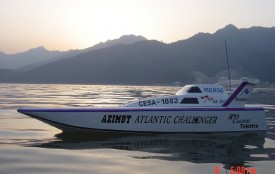 Радиоуправляемая яхта Azimut с ДВС